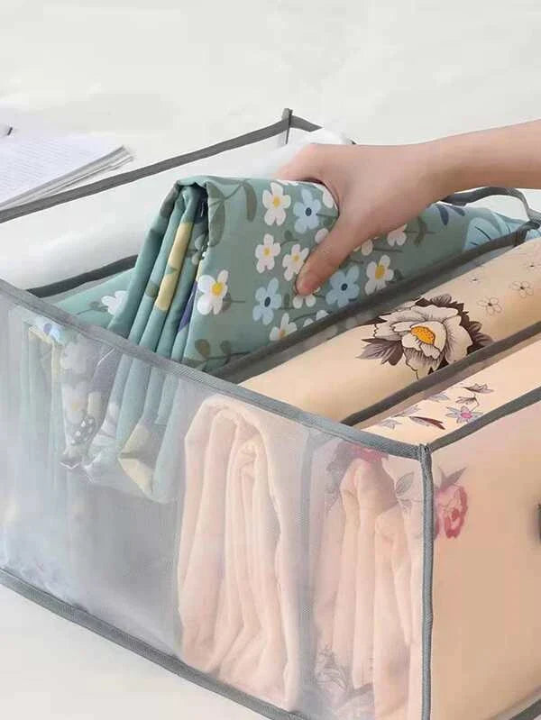 Quilt and Clothes Organizer - Elevato Home