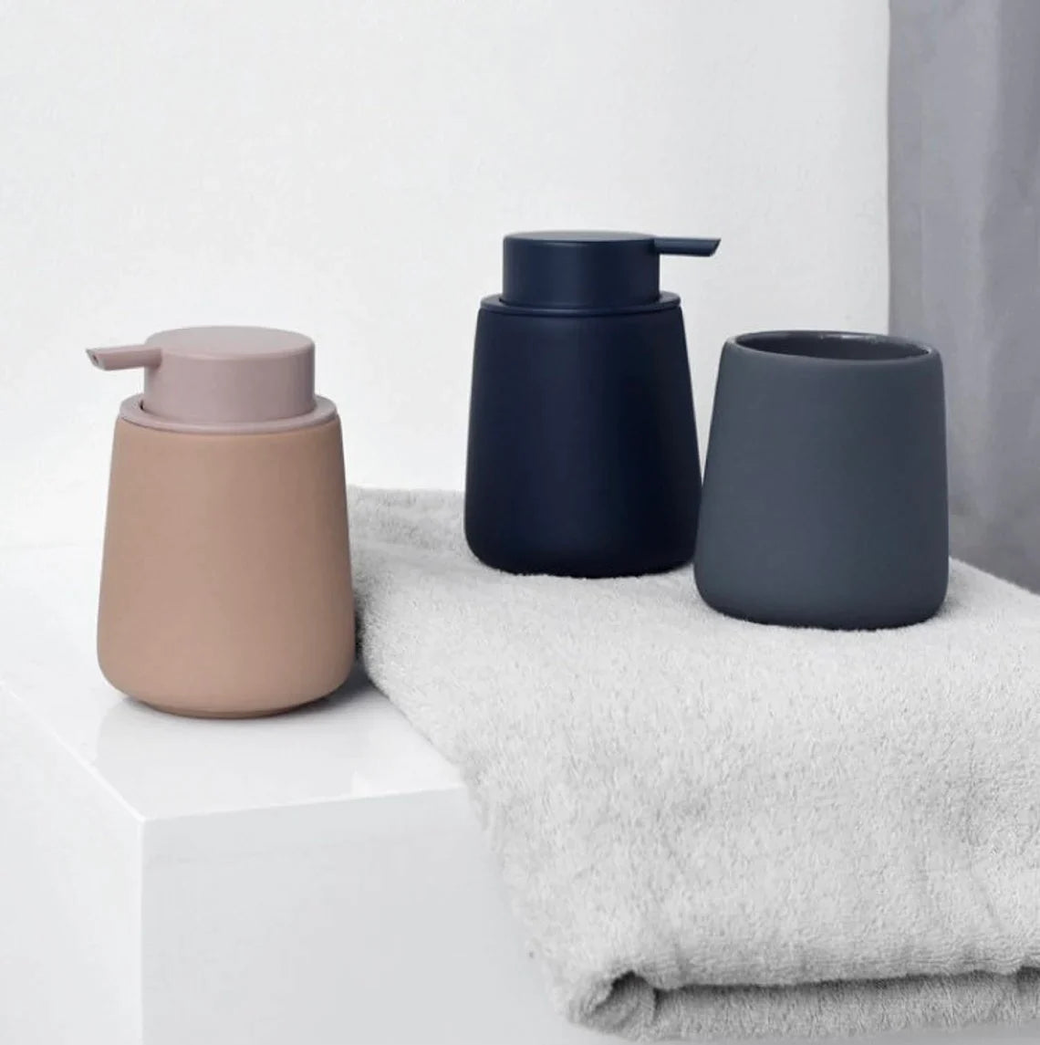 Minimalist Matte Soap Dispenser - Elevato Home Organizer