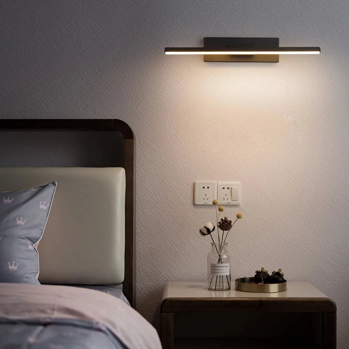 Minimalist Rotating Wall Lamp - Elevato Home Organizer