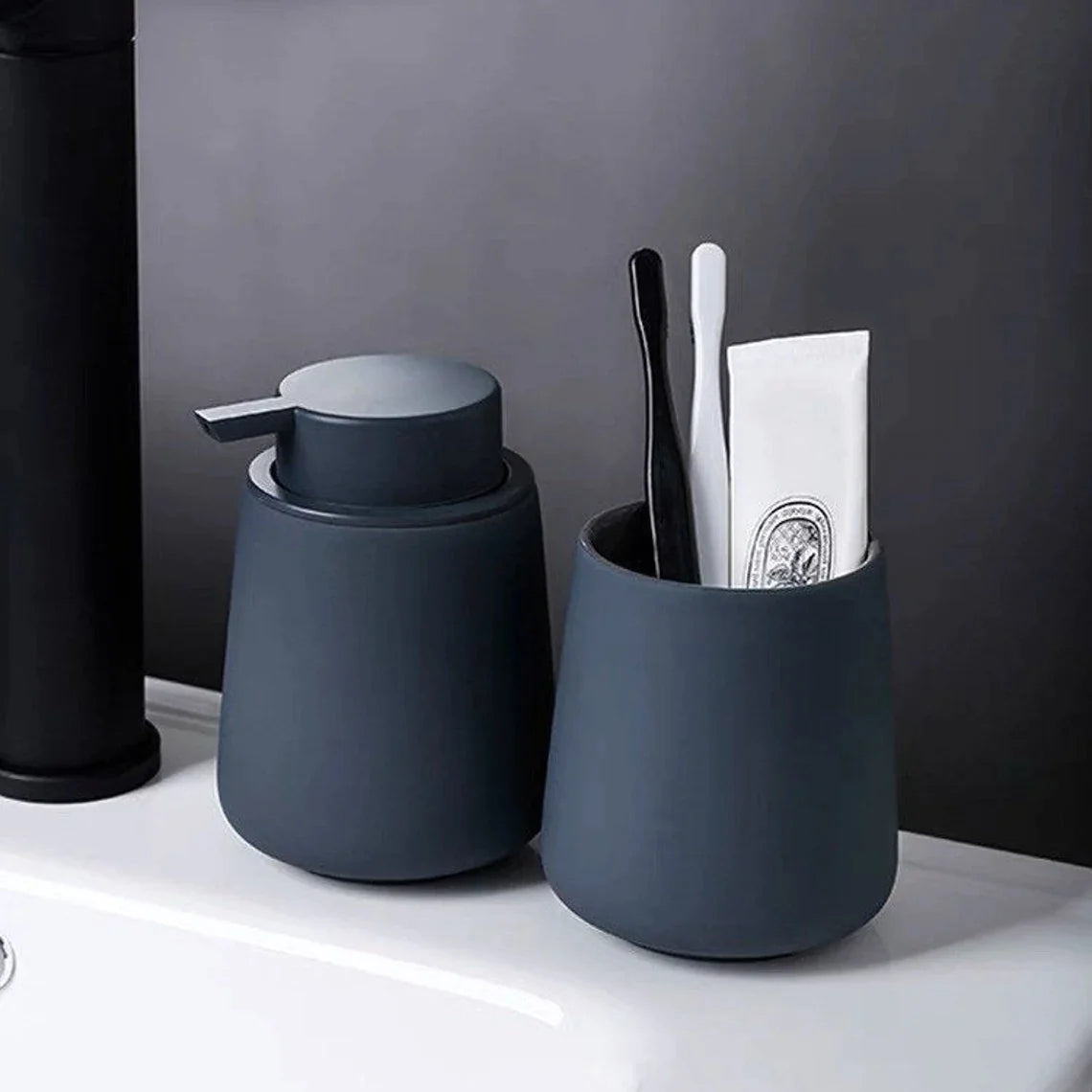 Minimalist Matte Soap Dispenser - Elevato Home Organizer